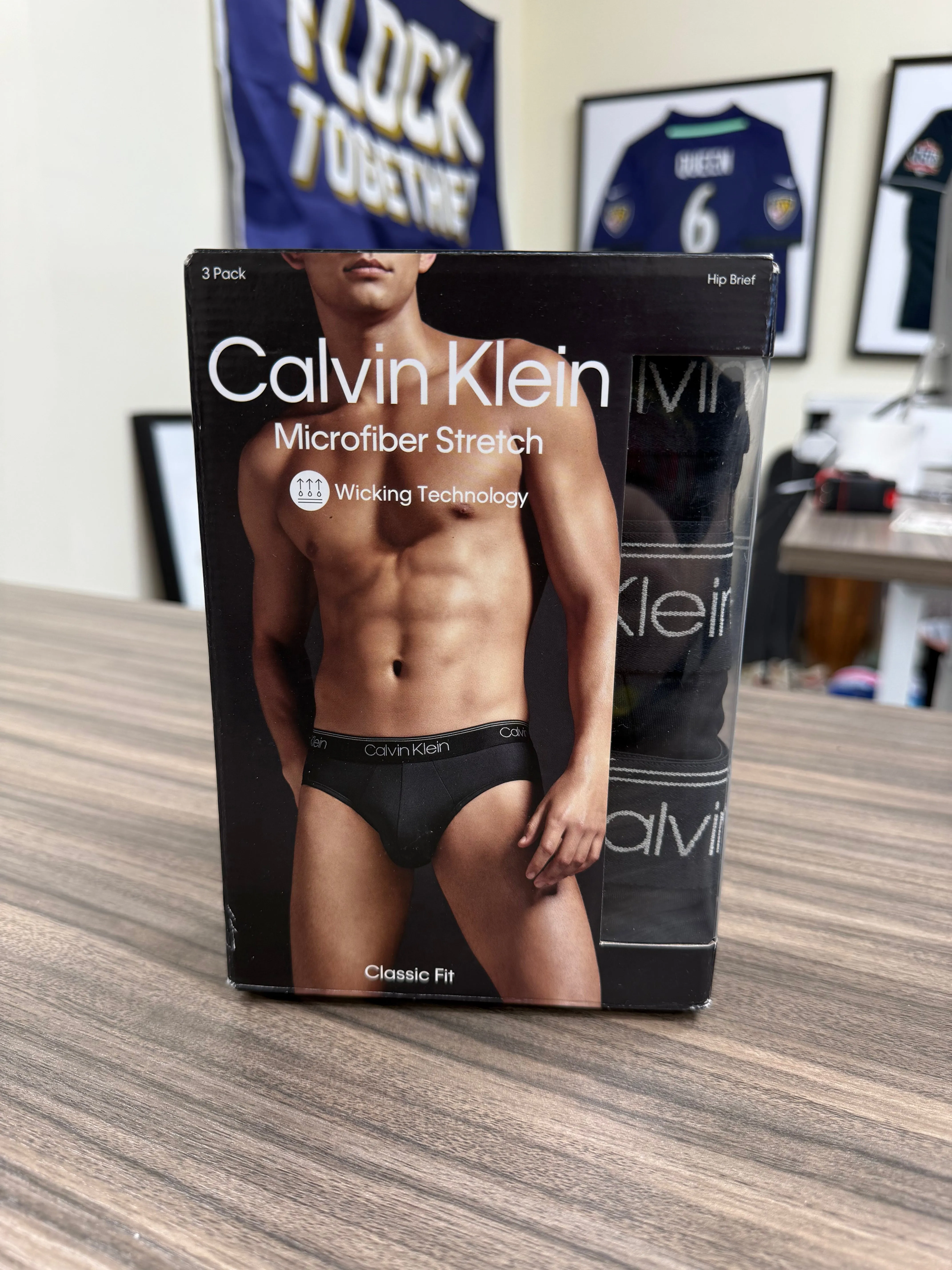 Calvin Klein Underwear (3 Packs)   Hanes (2 Packs)
